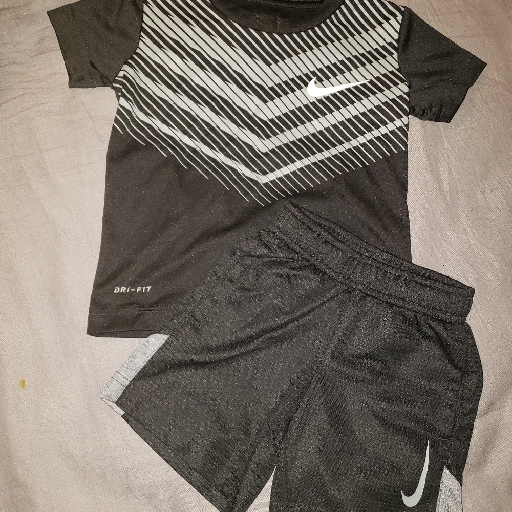 Boys nike short set